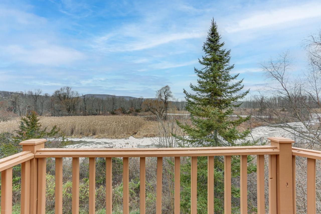 Spacious Condo With View Less Than 1 Mi To Mtn Creek Resort! Vernon Bagian luar foto
