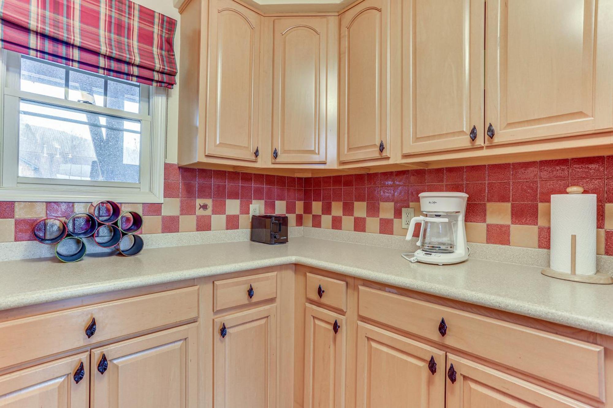 Spacious Condo With View Less Than 1 Mi To Mtn Creek Resort! Vernon Bagian luar foto