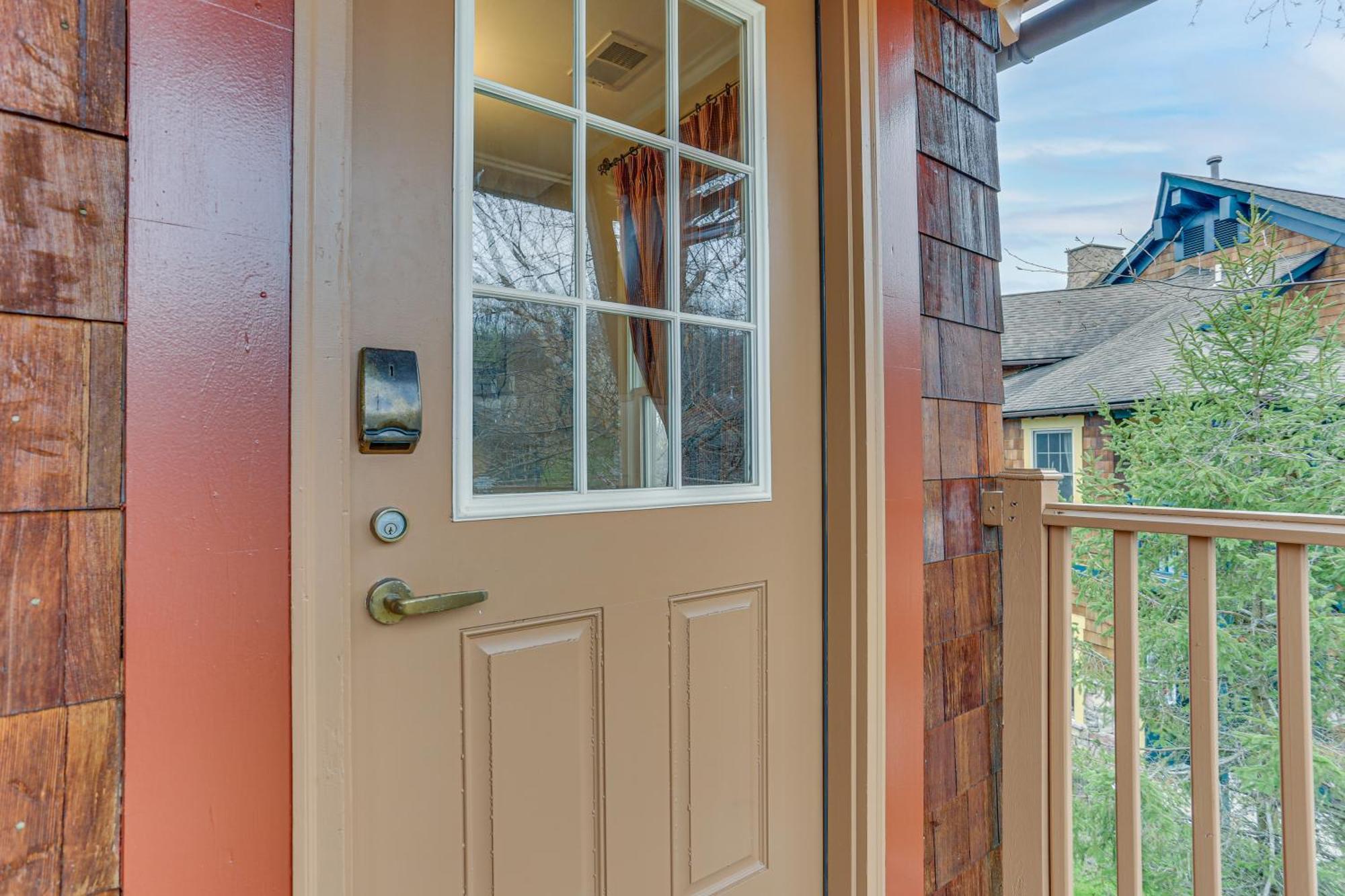 Spacious Condo With View Less Than 1 Mi To Mtn Creek Resort! Vernon Bagian luar foto