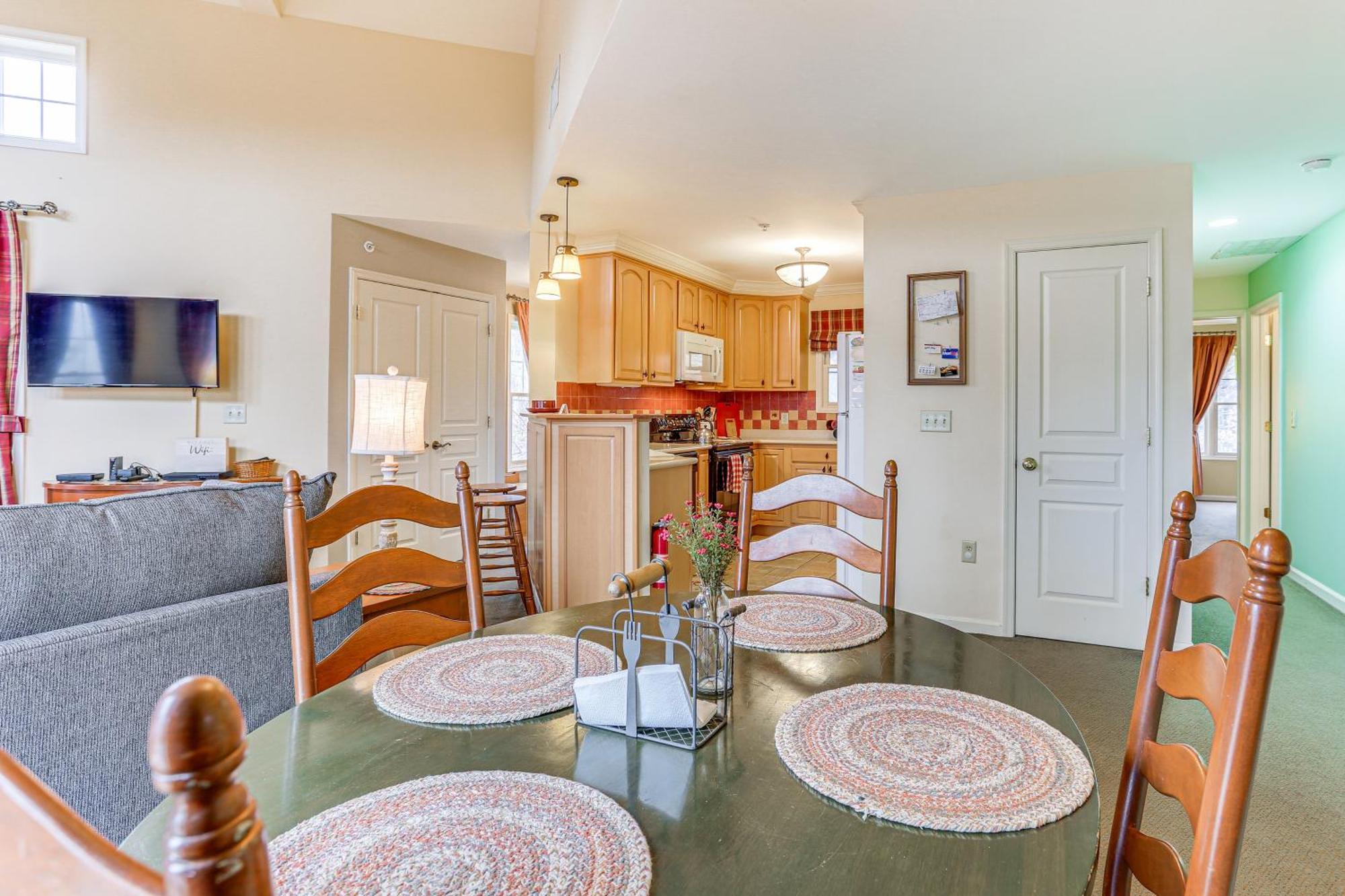 Spacious Condo With View Less Than 1 Mi To Mtn Creek Resort! Vernon Bagian luar foto