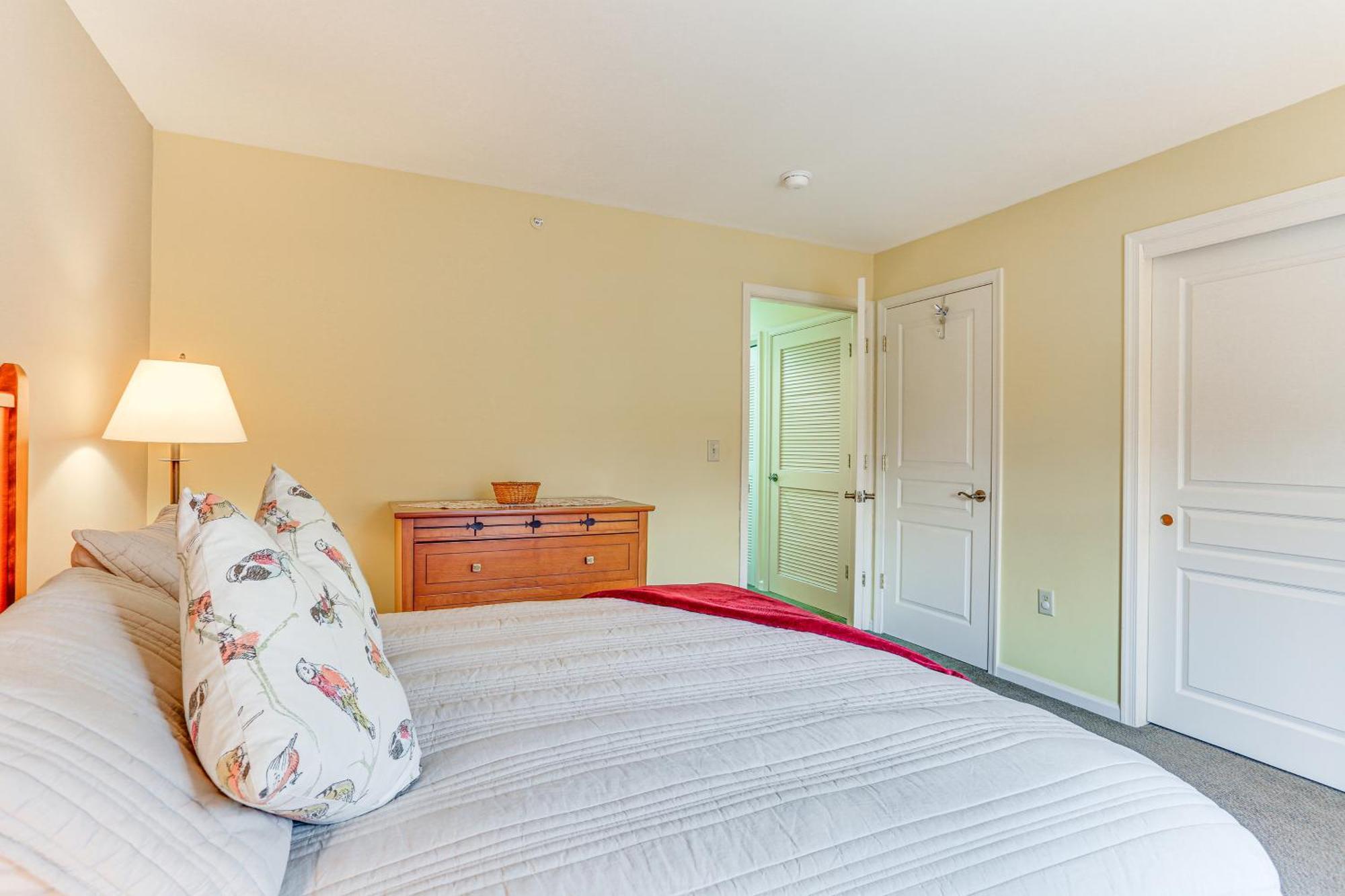 Spacious Condo With View Less Than 1 Mi To Mtn Creek Resort! Vernon Bagian luar foto
