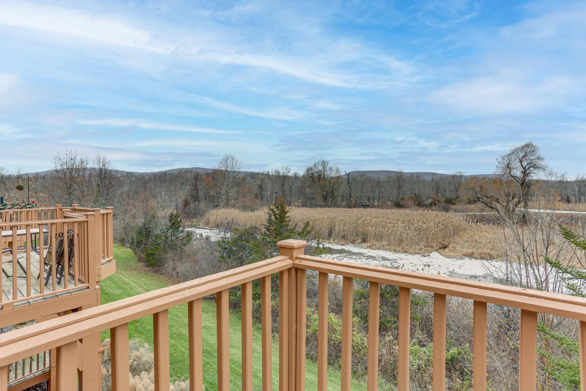 Spacious Condo With View Less Than 1 Mi To Mtn Creek Resort! Vernon Bagian luar foto