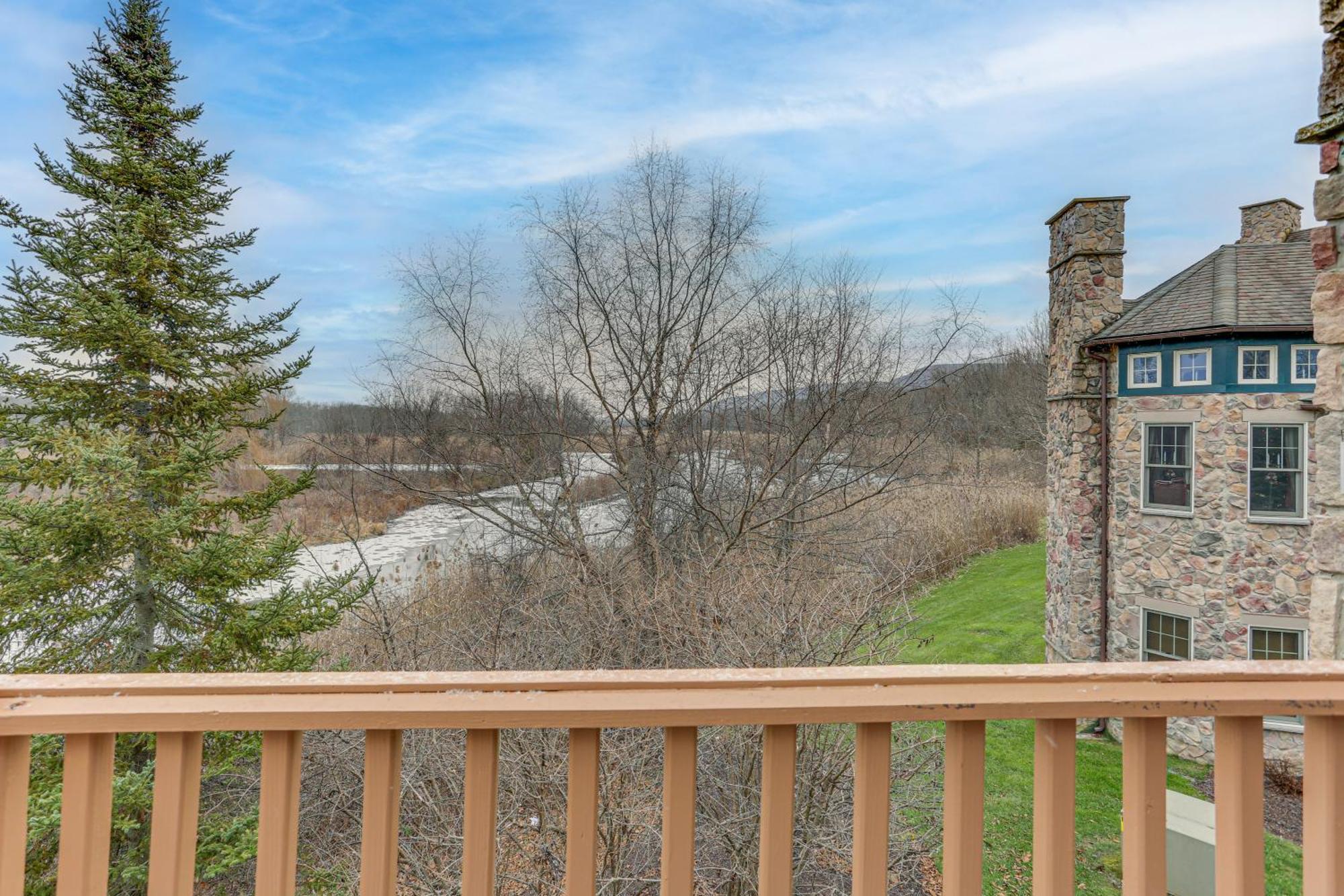 Spacious Condo With View Less Than 1 Mi To Mtn Creek Resort! Vernon Bagian luar foto