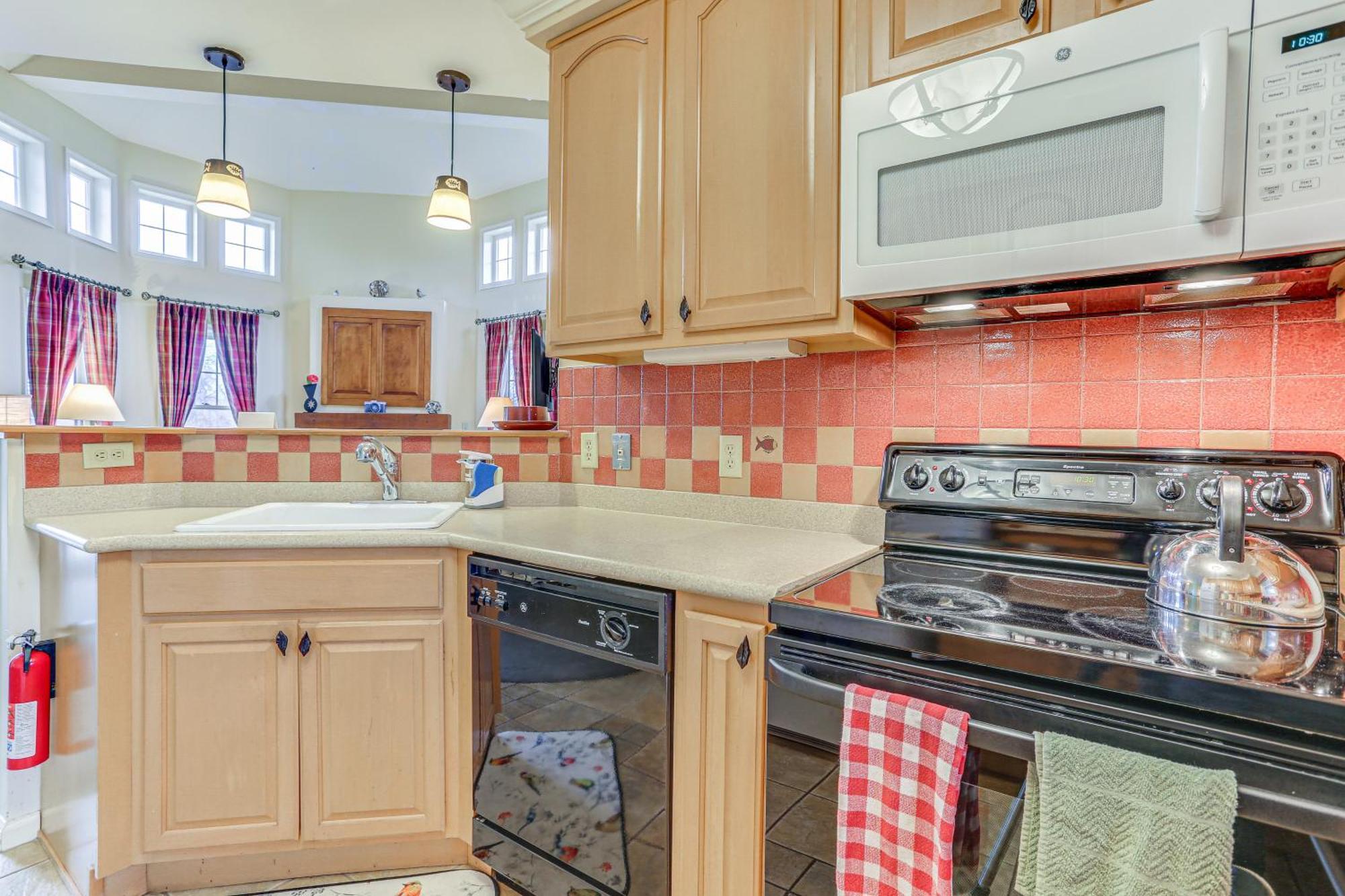 Spacious Condo With View Less Than 1 Mi To Mtn Creek Resort! Vernon Bagian luar foto