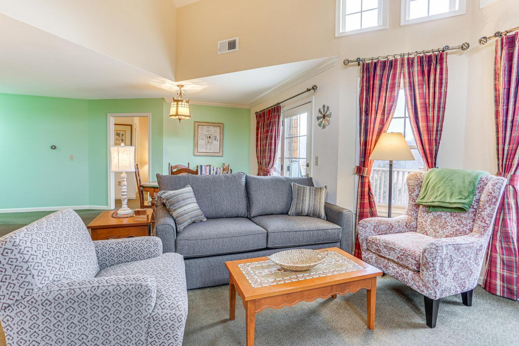 Spacious Condo With View Less Than 1 Mi To Mtn Creek Resort! Vernon Bagian luar foto